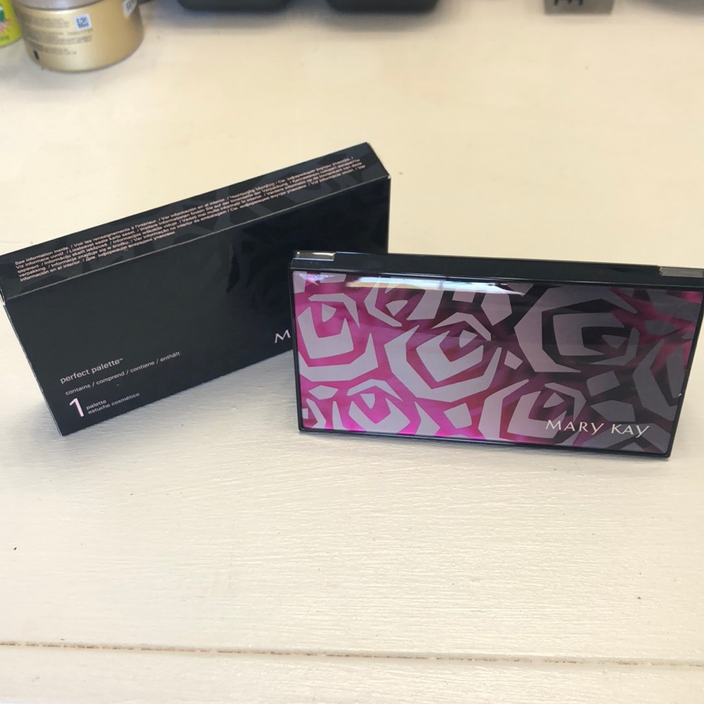 Perfect Palette with mini cheek brush